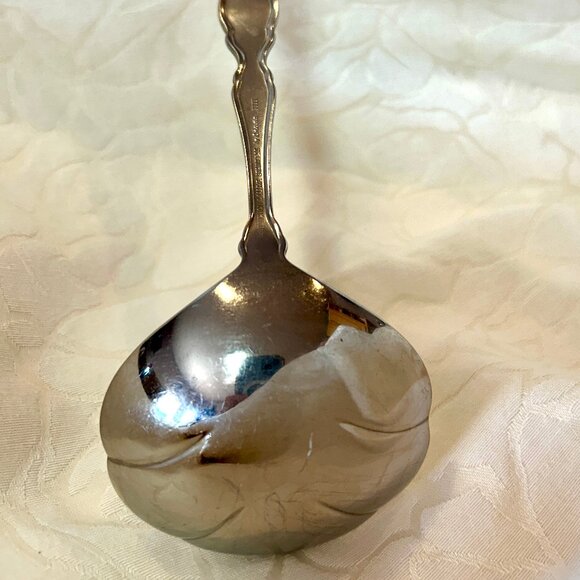 Distinction Deluxe Stainless by Oneida HH Valerie Gravy Ladle 7-3/4" - Picture 5 of 11